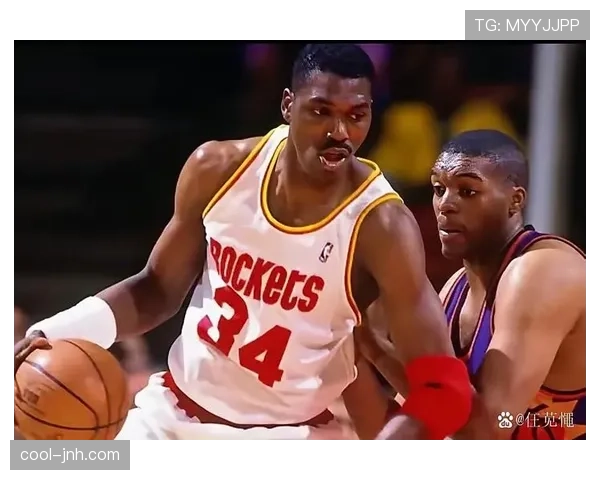 奥拉朱旺内线脚步对比伯德，制造禁区得分优势明显