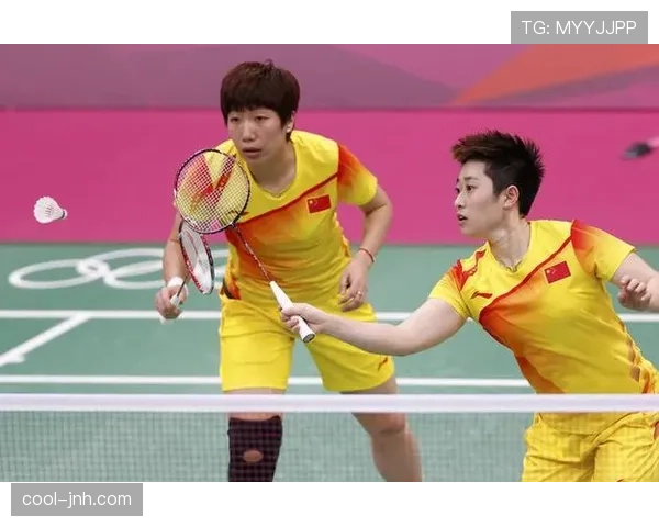 外物入场的判罚规则拆解：裁判何时干预比赛如何处理异常情况？