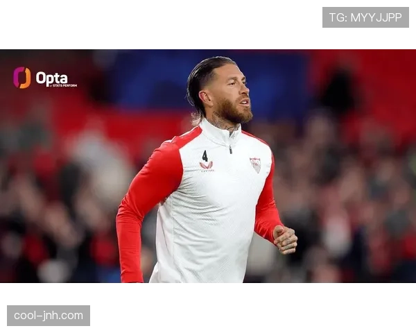 拉莫斯：边后卫到中卫核心的战术角色演变分析