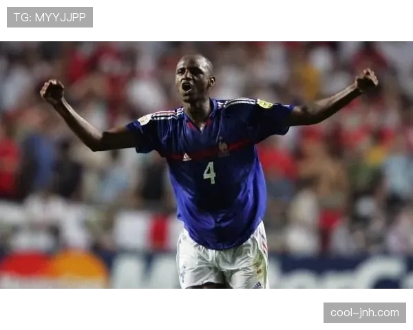 卡马文加vs楚阿梅尼 法国后腰之争的适配性差距在哪