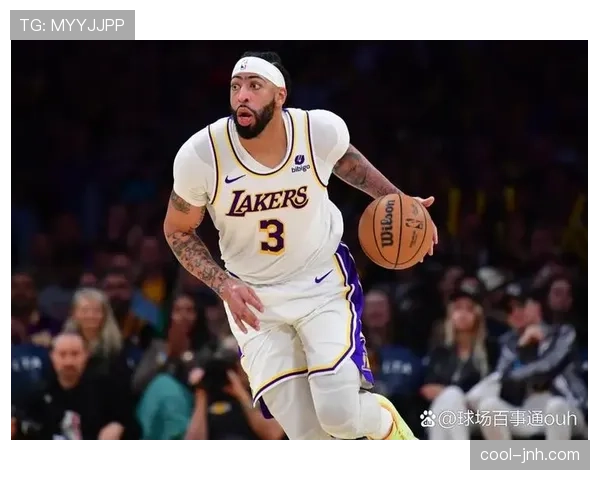 安东尼·戴维斯挡拆拉开空间，高效防守助湖人稳固内线核心